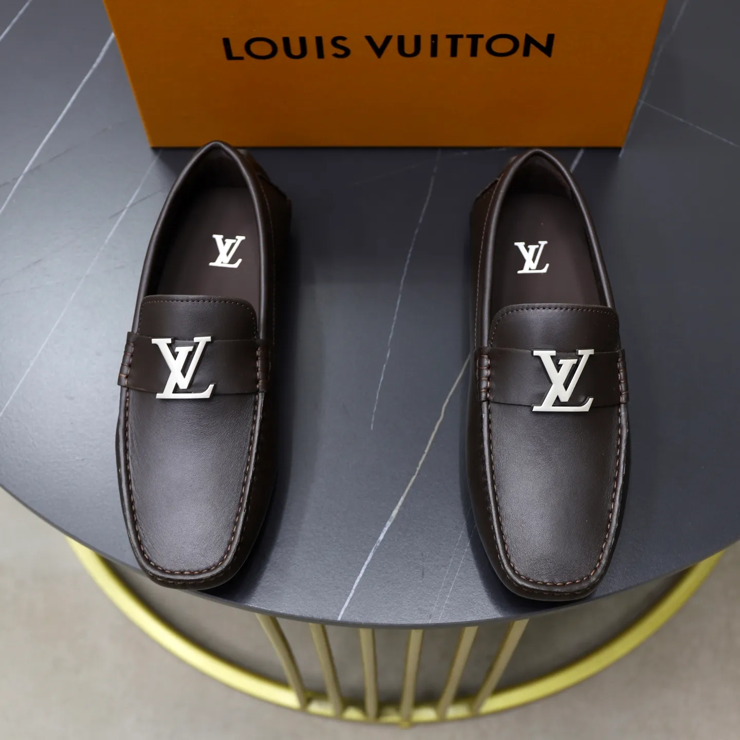 Ex-factory price: 480💰【LV】Louis Vuitton ⚠️High-end men’s driving and pedal series ⚠️38-44 (customized for 45) ⚠️All original cowhide leather! Thick and soft! Made entirely of calfskin lining! Rubber sheet anti-slip beanie sole! Three-dimensional package technology! Fashionable and classic! Handicrafts! Original high quality! Feel free to compare!